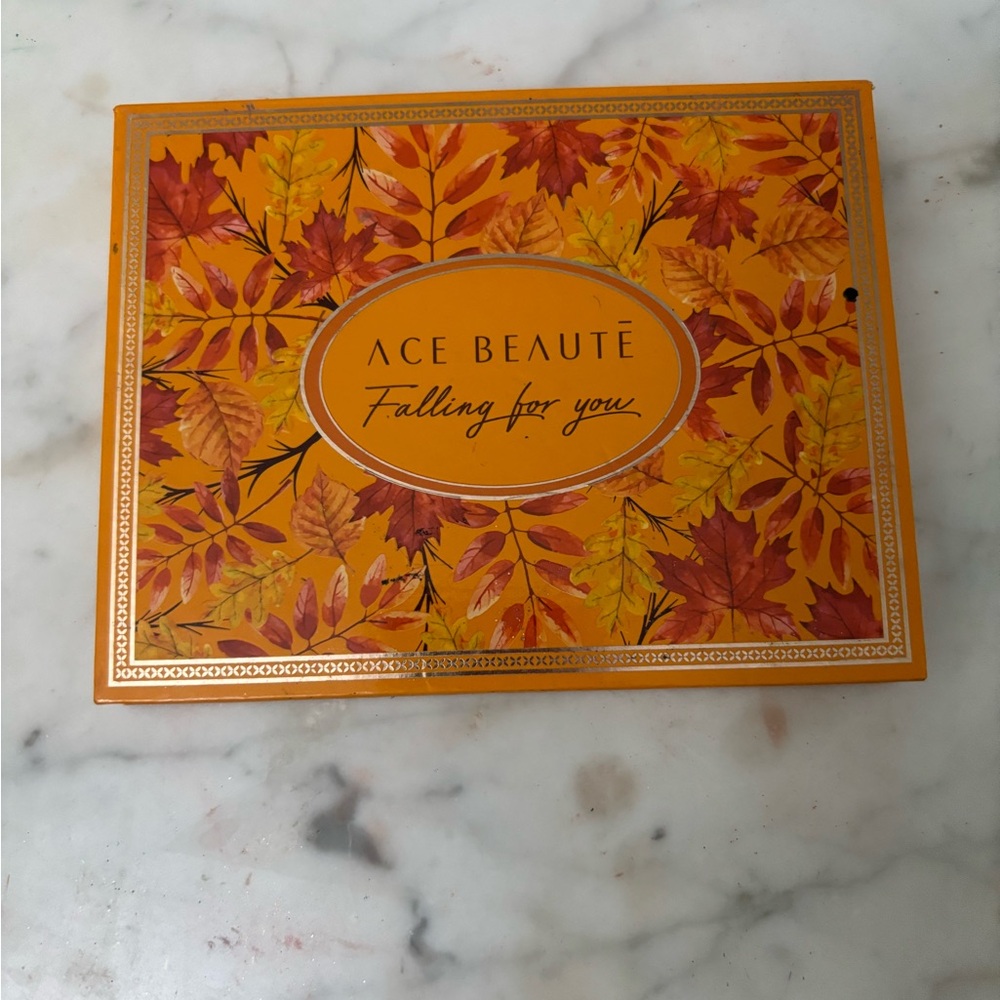 Ace Beauté  Falling for you Eyeshadow Palette